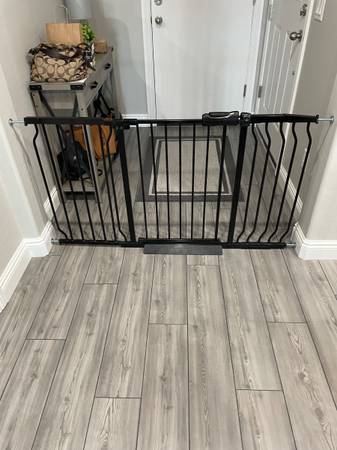 Baby/dog gate 1