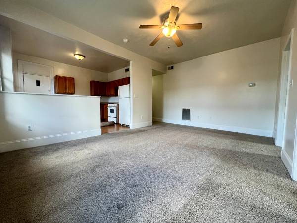 $950 / 2br - Don't Miss This 2-Bedroom in Aspinwall! Central A/C & On-Site Laundry! (Aspinwall / Sharpsburg / Blawnox / Oakmont / Verona)64013367173635123