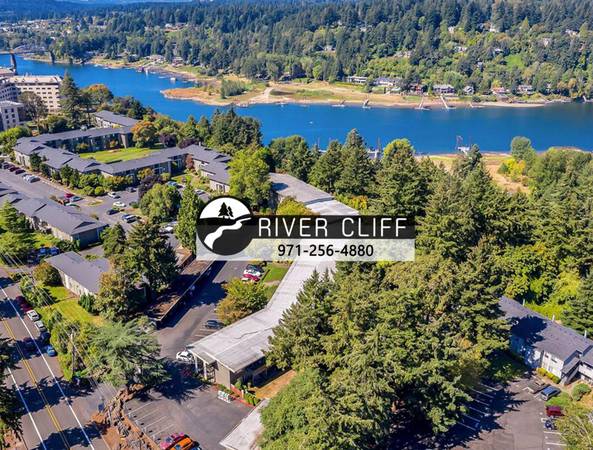 $1,595 / 2br - 24/7 Laundry Room, Eat In Kitchen Dining | 2 Bed Apt in Secluded Area (Milwaukie Heights)64039223028866120