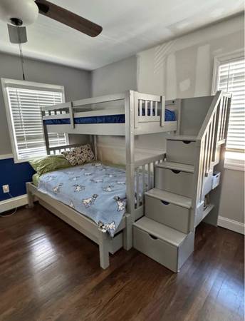 Bunk Bed w/ Trundle 1