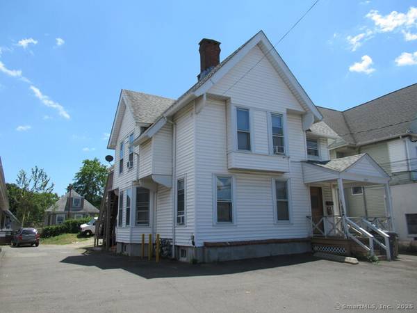 $1,700 / 1br - 850ft2 - Renovated 1 BR Apartment - Black Rock (BRIDGEPORT)64010332479874120