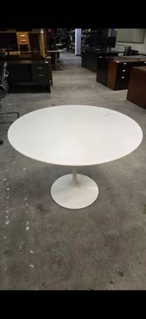 AUTHENTIC KNOLL EERO SAARINEN TULIP DINING TABLE- WHITE 1