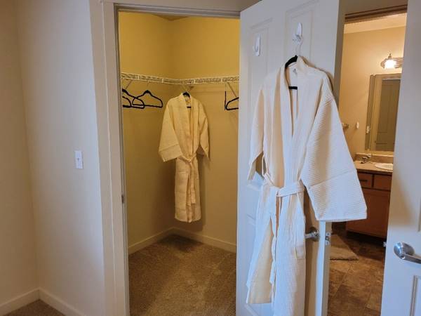 $1,779 / 2br - 1107ft2 - 2BD 2BA, Unidad Accesible, Microondas, Lavadora y Secadora de Carga Frontal (7915 NE Burton Rd, Vancouver, WA)63831465125763124
