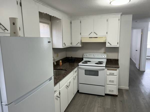 $1,250 / 1br - 600ft2 - Sueño del Comutador (a 2 min de I-84) Limpio y Espacioso  CALOR GRATIS (forestville / bristol)63989075525890121