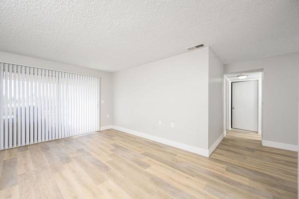 $2,330 / 1br - 625ft2 - Countertops - Granite, Courtyard with Park-like Settings63800474305409123