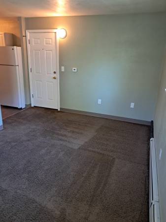 $1,200 / 1br - 500ft2 - Well-maintained one bedroom unit with AC! (Aurora)63973504778242123