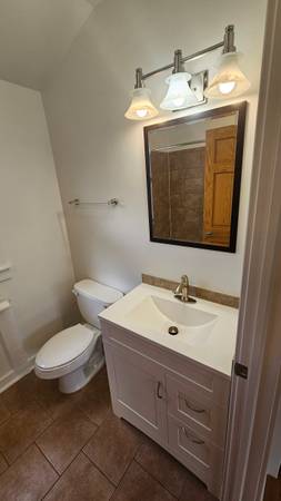 $1,600 / 2br - 900ft2 - 2 BEDROOMS, 1 BATH, 2ND FL. IN QUIET GLADSTONE PARK (GLADSTONE PARK)63898600074114121