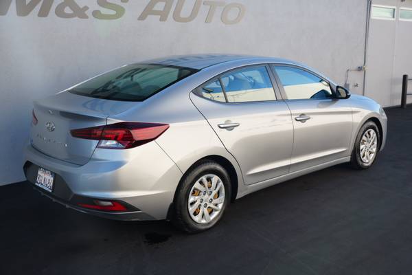 2020 Hyundai Elantra SE sedan Stellar Silver - $12,999 (CALL 510-722-6092 !!)63438934788097123