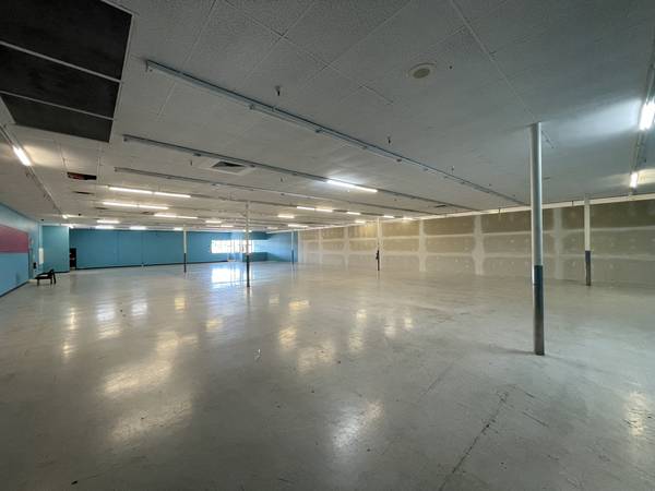 $9,995 / 8916ft2 - PRIME ANCHOR SUITE FOR LEASE - 9K SQFT FLEX SPACE AT DEER VALLEY PLAZA (19TH AVE AND BELL ROAD)64024823804163122