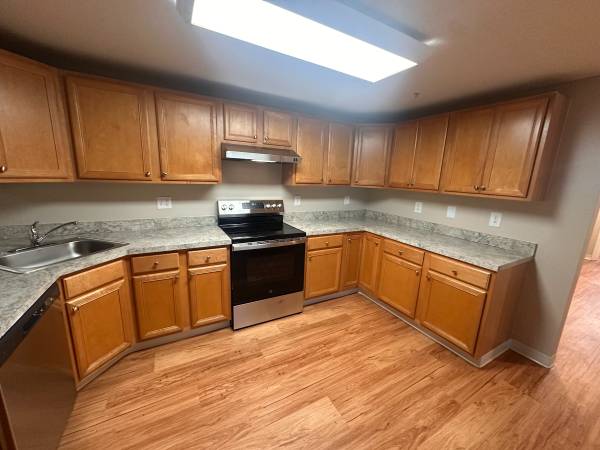 $2,375 / 1br - Stylish One Bedroom + Office at Carlton Place! (Lowell, MA)63996404646530123