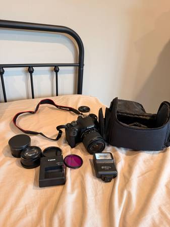 Canon EOS T7 with accessories 1