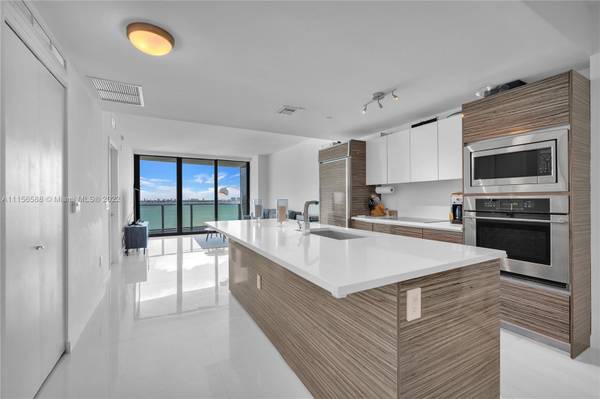 $695,000 / 2br - 1100ft2 - Large 2 Bedroom 2 Bath Icon Bay Edgewater (Edgewater)64051002237826122