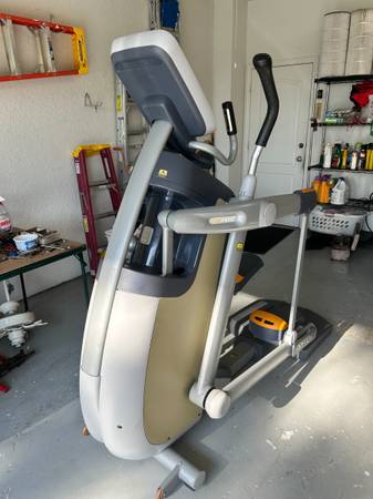 Precor Adaptive Motion Trainer 1