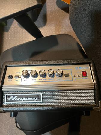 Ampeg Micro VR amplifier head 1