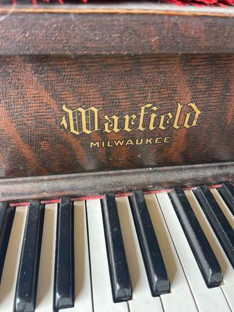 Old player piano 1