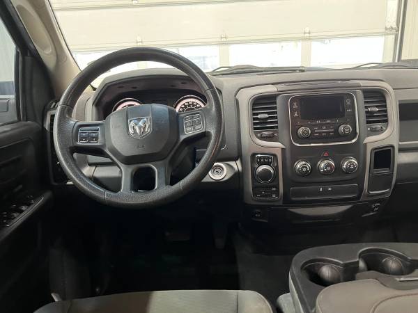 2017 RAM 1500 Express 4dr - Photo 8