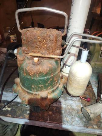 Professional grade sump pump with float switch submersible 1