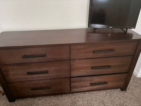 Solid chestnut chocolate 6 drawer dresser & night stand for sale! 1