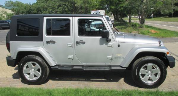MUST SEE!*2010 JEEP WRANGLER "SAHARA" 4-DR*4X4*LIKE NEW*GOOD MILES! - $11,995 (WATERFORD)63470238613121121