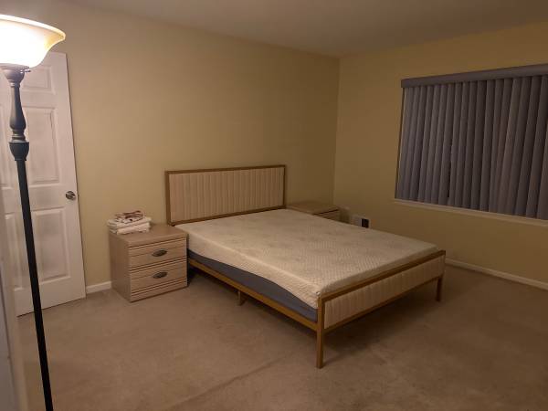 $975 / 1br - Safe quiet room (Highland Park)63676257705091120