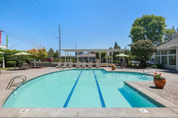 $1,890 / 2 habitaciones - 979 pies² - Comunidad cerrada, lavado de autos, centro de fitness, cocinas con isla63688462251265124