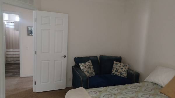 $1,000 / 3br - Bedroom for rent in 3 Bedroom Senior living community park (Oxnard)63800618298499121
