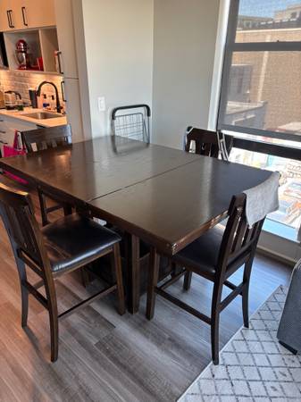 Counter Height Dining Table and 4 Barstools 1