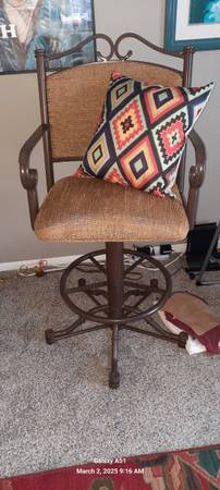 2 Beautiful Counter/Bar Height Swivel Stools 1