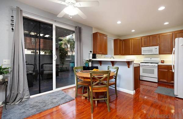 $4,100 / 4br - 1680ft2 - 4bed 3bath Townhouse Eastlake Chula Vista (San Diego)63701763613443122