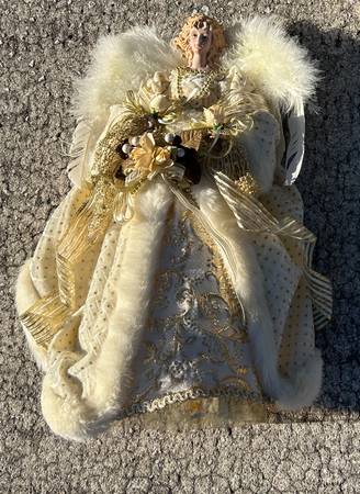 Decorative tree topper angel 1