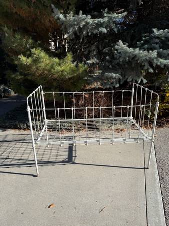 Iron Baby Bed/Crib 1