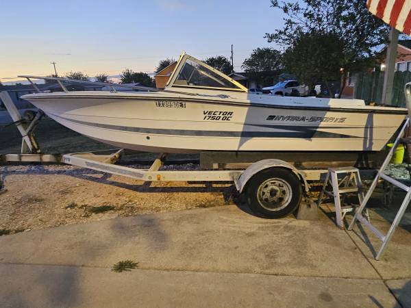 1989 17ft Hydra-Sports DC-1750 1