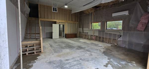 $2,000 / 1500ft2 - NICE DOUBLE BAY WITH BIG OFFICE ABOVE (492 WEST MAIN ST HILLSBORO NH)63932059332866121