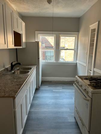 $1,100 / 3br - No application fee no credit check (Cleveland)63907494254466124