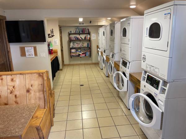 $950 / 1br - 5th Wheel RV Trailer for rent (McCall)63794970256515122