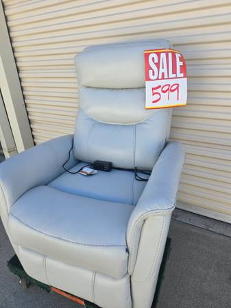 Power recliner white leather - $540 (Modesto)63471298961537122