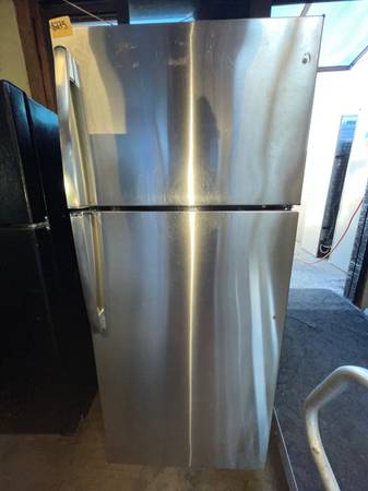 Ge 28” Stainless Steel Refrigerator 1