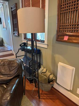 Rustic Metal Tri Leg Floor Lamp with White Shade - GREK 1