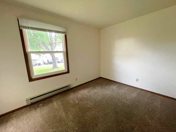 $995 / 2br - 750ft2 - ALL UTILITIES INCLUDED – 2BR/1BA First Floor Apartment – $995/mo | (Eau Claire)63845959675651123
