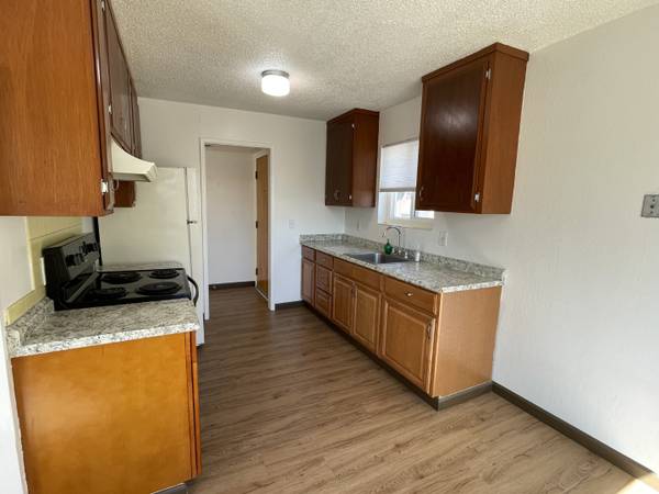 $2,900 / 3br - 1bath - 1024 sq ft (approx) (Triplex) (mountain view)64045028953473124