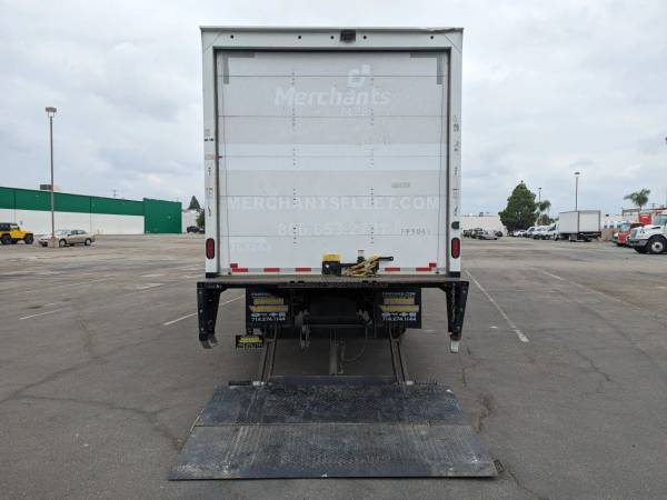 2012 Isuzu NPR 20FT - Photo 10