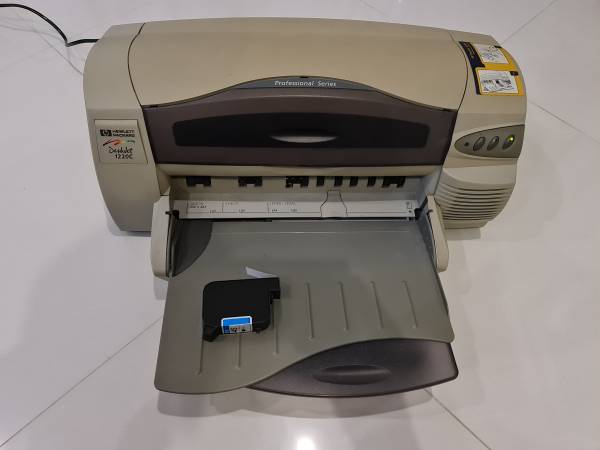 HP DESKJET 1220C 1