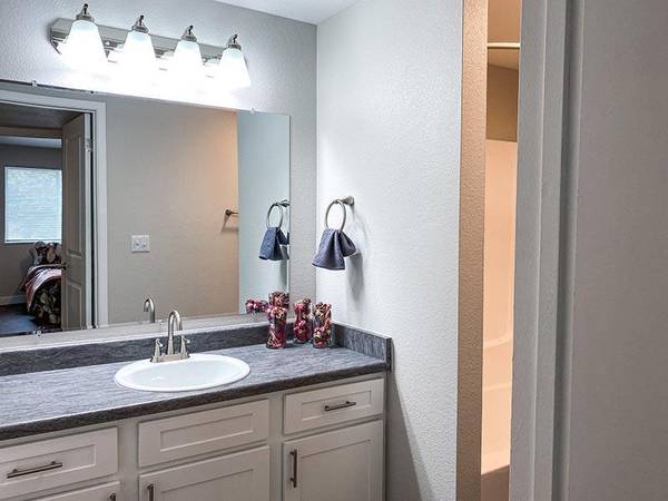 $1,285 / 2br - 785ft2 - Cozy 2 BR/1 BA with Vintage Charm, Pet Friendly (Holladay)63670937653121122