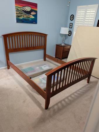 Queen size bed frame 1