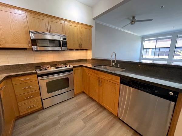 $2,250 / 1br - 760ft2 - 1BR 1BA apt, Generous cabinets & closets, Modern kitchen, W/D inside (Seattle, Belltown, Downtown)63808131203843122
