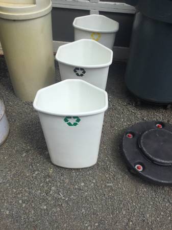 3 recycle containers 1