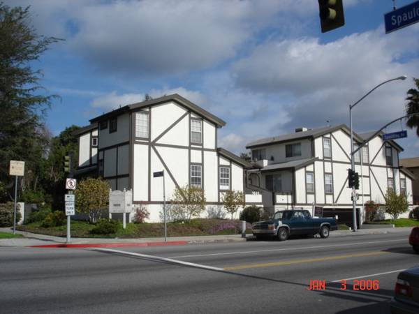 CondoStyle! Spacious 1BR 2BATHS! 2Levels! High Ceilings! 2 Parking 1