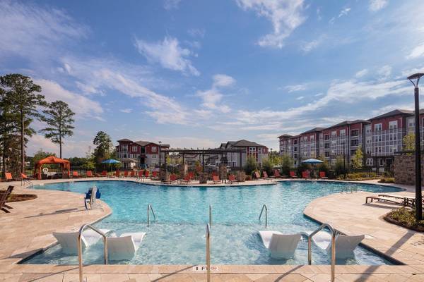 $1,375 / 1br - 641ft2 - Come home to a getaway - every day! Resort-style 1 bed, 1 bath! (Indian Land)63925335558787124