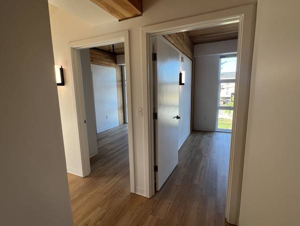 $1,294 / 1br - 448ft2 - Street Parking, On-site Laundry Facilities, Internet Access (540 NE 99th Ave, Portland, OR)64039222455169121