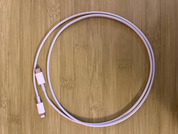 Apple USB-C to Lighting Connector 40" Cable 1